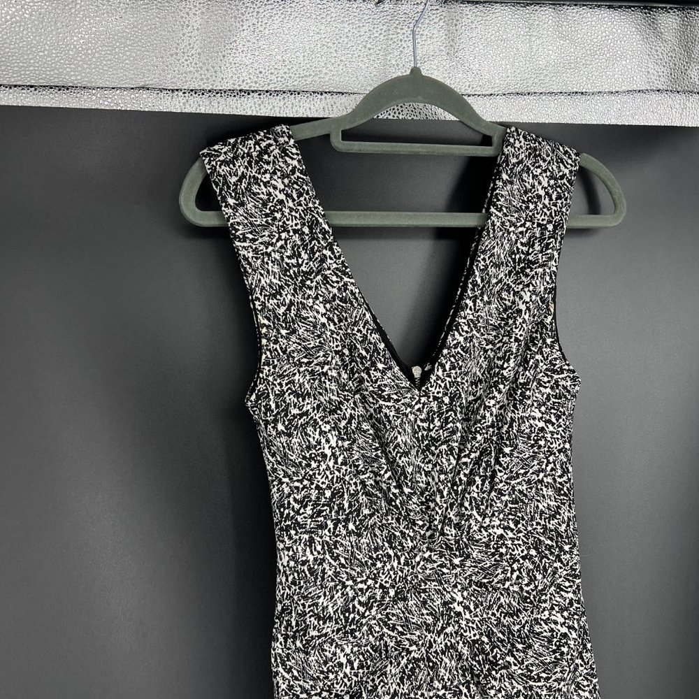 Express Pattern Dress - Picture 2 of 8
